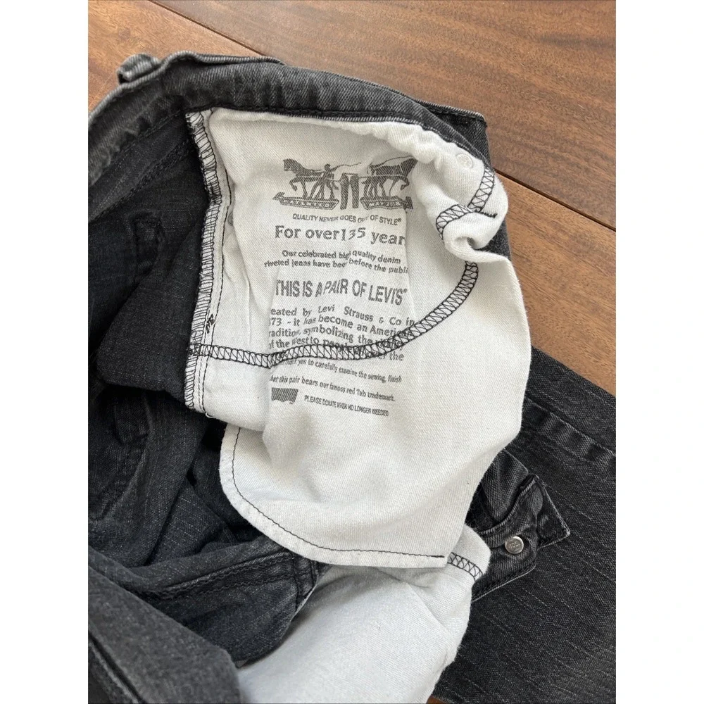 Mens levi strauss  Black 514 size 32x 30 zip fly straight leg 5 pocket cotton